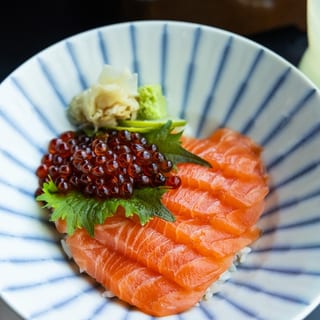 Sake Ikura Don