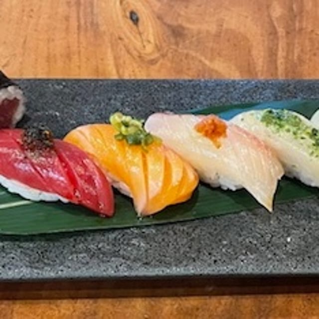 Chef's Choice Nigiri Set 1 (5pcs).